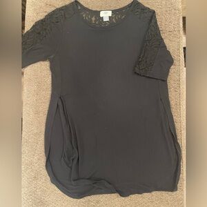 Old Navy Black Lace Shoulder Tunic Top with slits on sides 17x28